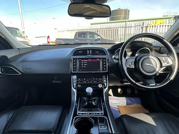 Used Jaguar XE 2016 for sale - 75589032: Photo
