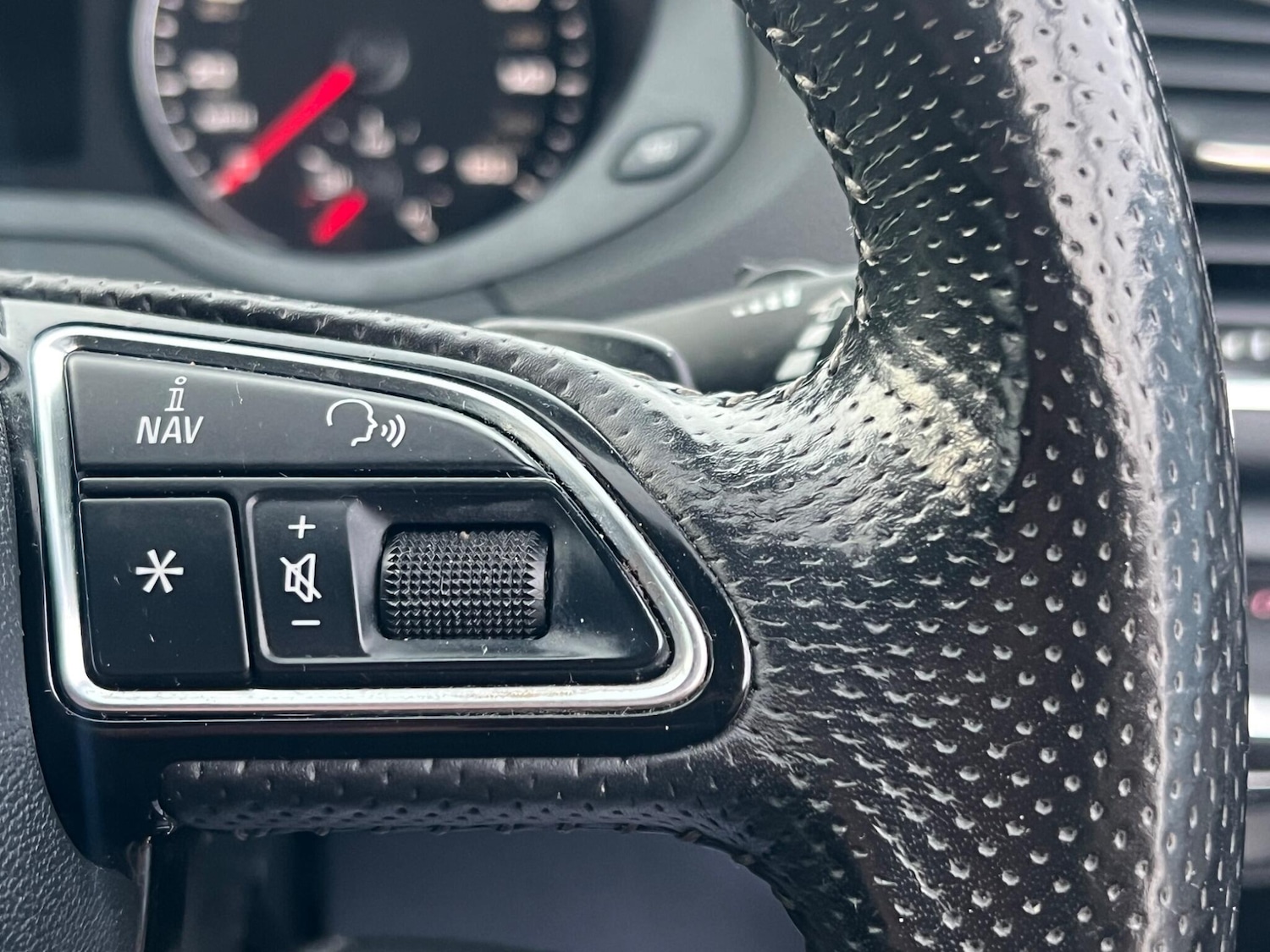 Used Audi Q3 2012 for sale - 77645751: Photo 38