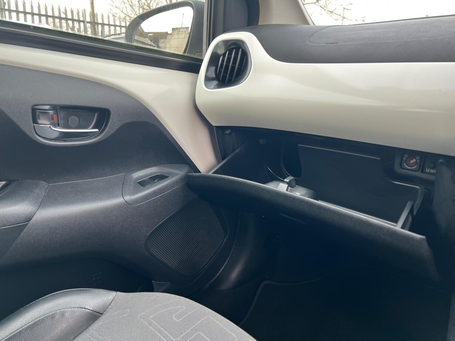 Used Toyota AYGO 2016 for sale - 77496693: Photo 46