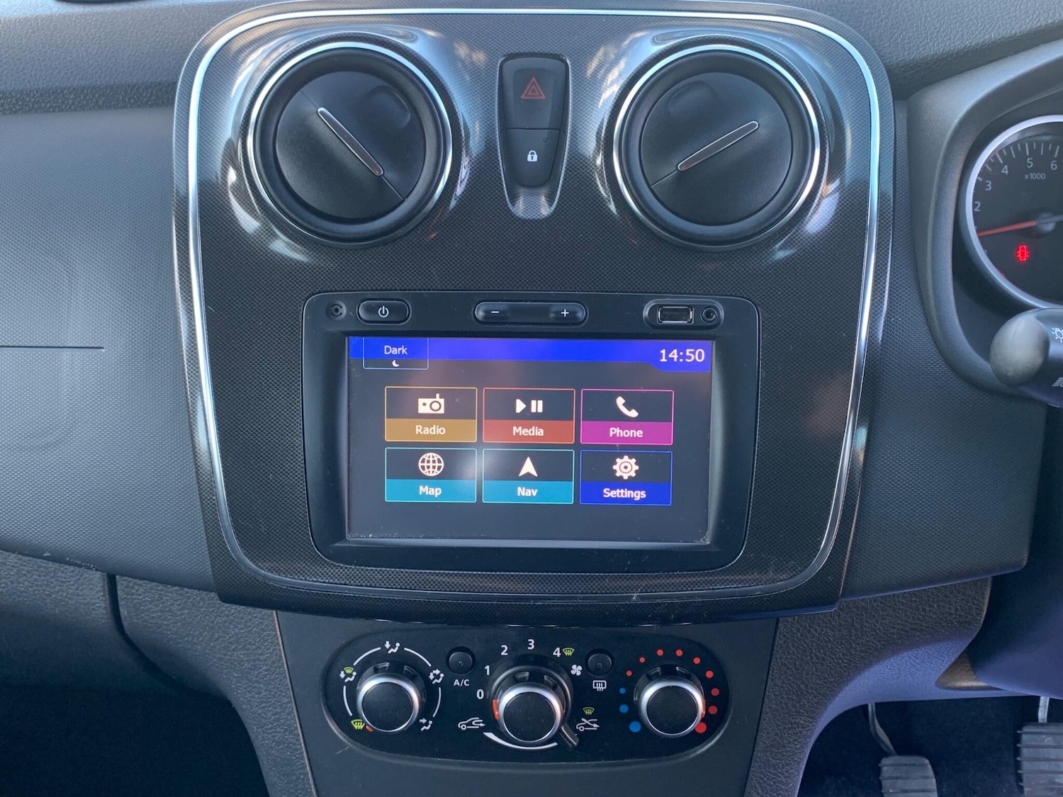 Used Dacia Logan MCV 2017 for sale - 76440879: Photo 34