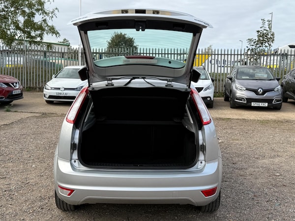 Used Ford Focus 2010 for sale - 76032043: Photo 12