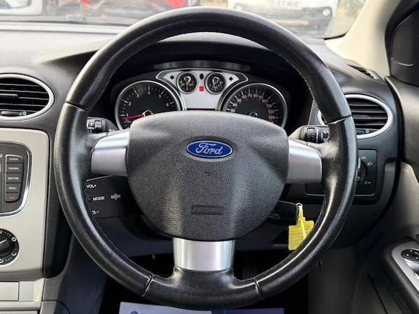 Used Ford Focus 2010 for sale - 76032043: Photo 19