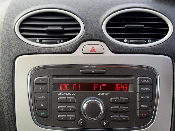 Used Ford Focus 2010 for sale - 76032043: Photo 29