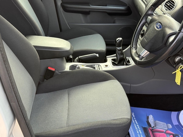 Used Ford Focus 2010 for sale - 76032043: Photo 32