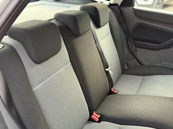 Used Ford Focus 2010 for sale - 76032043: Photo 36