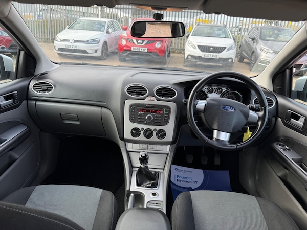 Used Ford Focus 2010 for sale - 76032043: Photo 3
