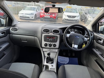 Used Ford Focus 2010 for sale - 76032043: Photo 3