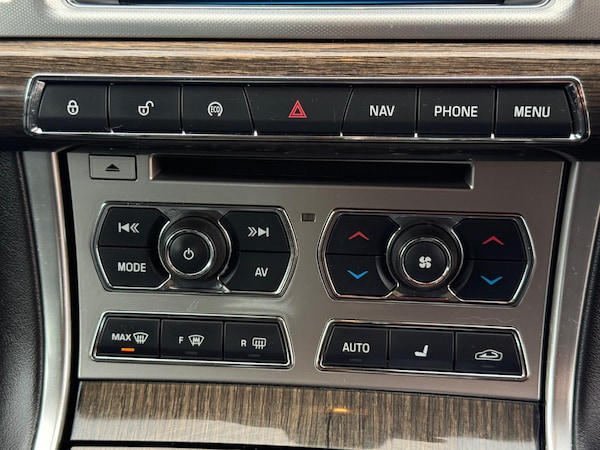 Used Jaguar XF 2015 for sale - 76200242: Photo 25