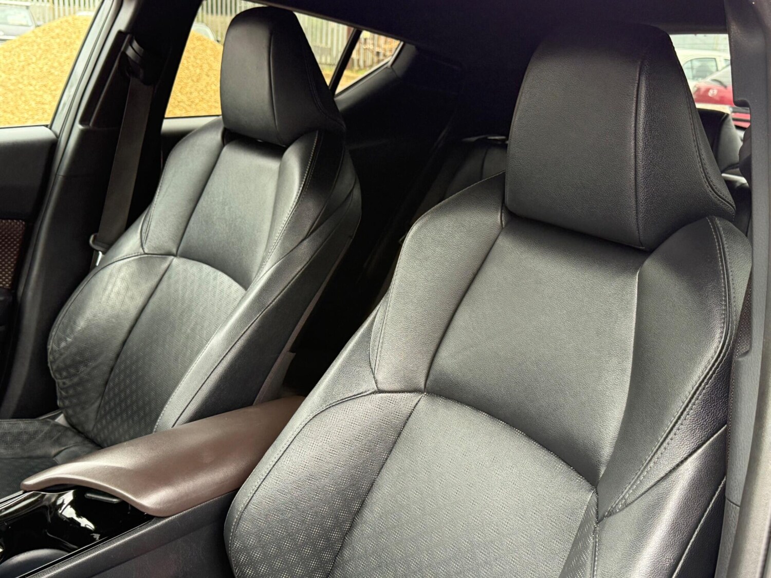 Used Toyota C-HR 2019 for sale - 75965045: Photo 42