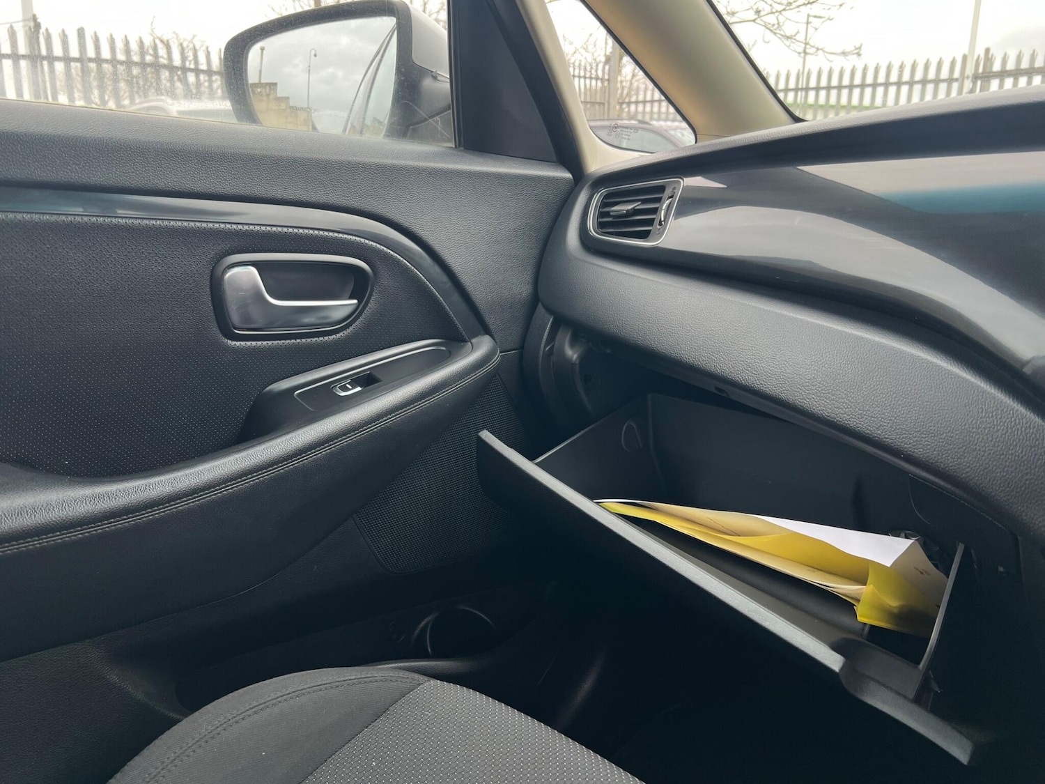 Used Kia Carens 2014 for sale - 77982264: Photo 57