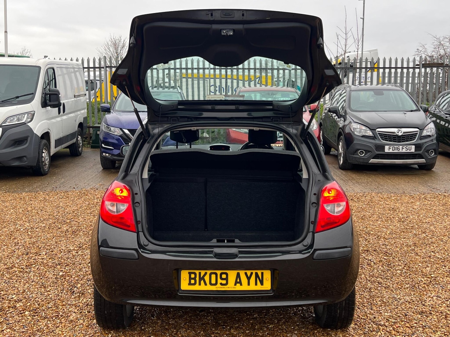 Used Renault Clio 2009 for sale - 77155390: Photo 18