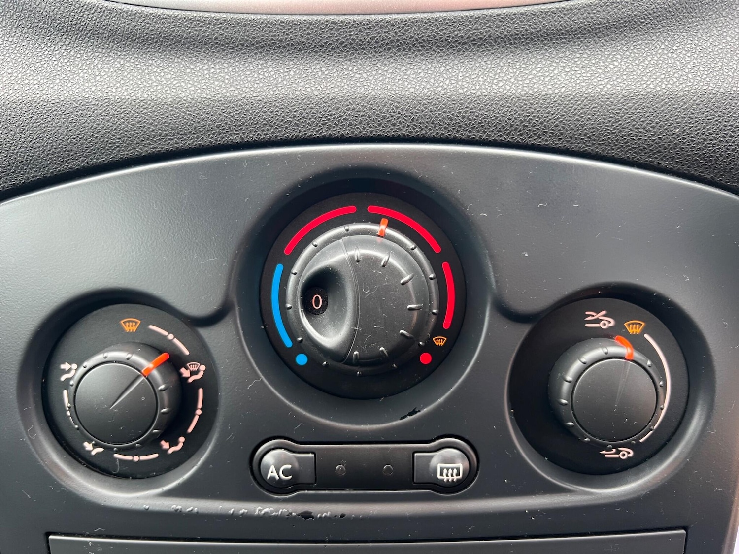 Used Renault Clio 2009 for sale - 77155390: Photo 36