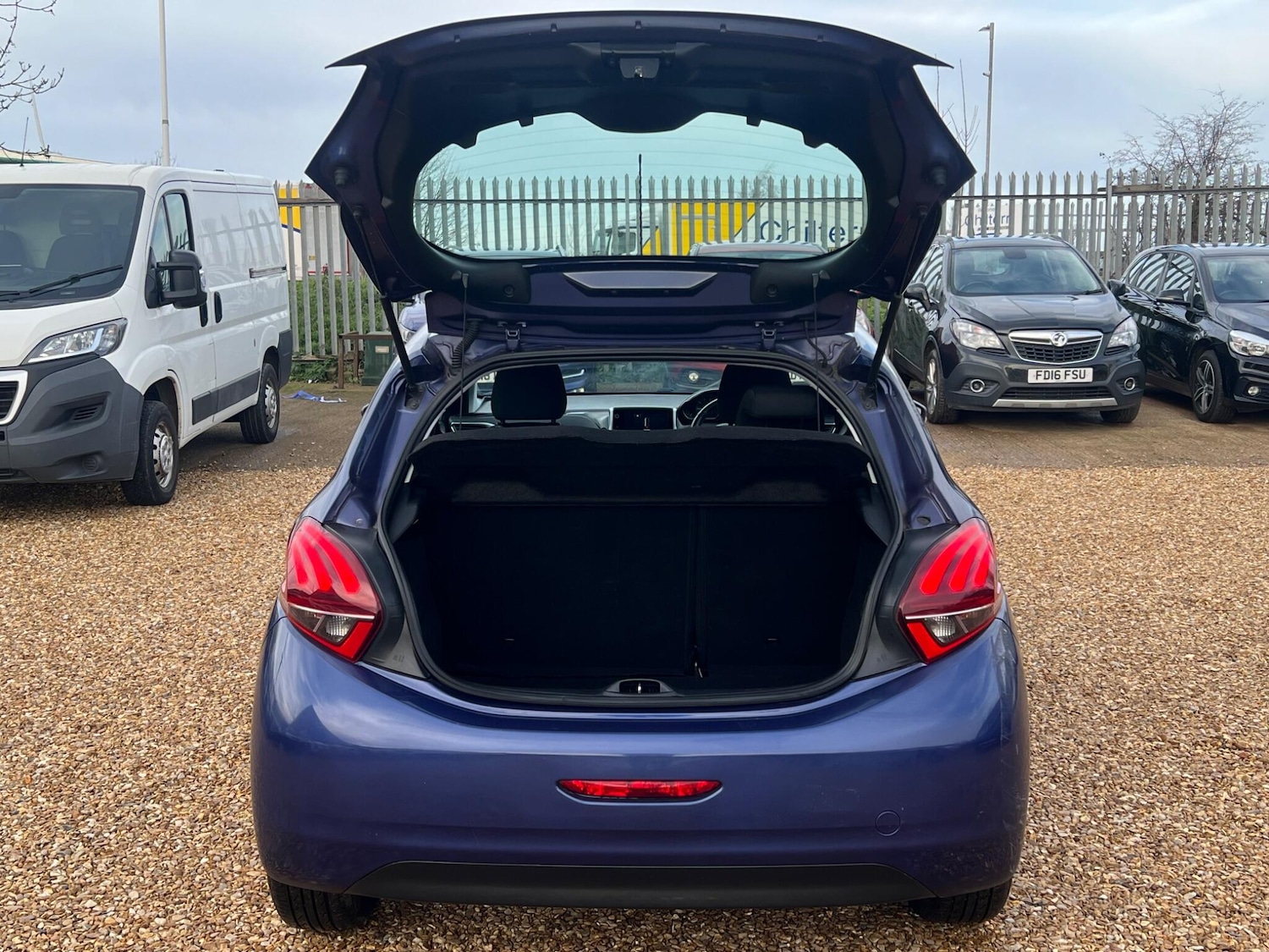 Used Peugeot 208 2017 for sale - 77191166: Photo 21