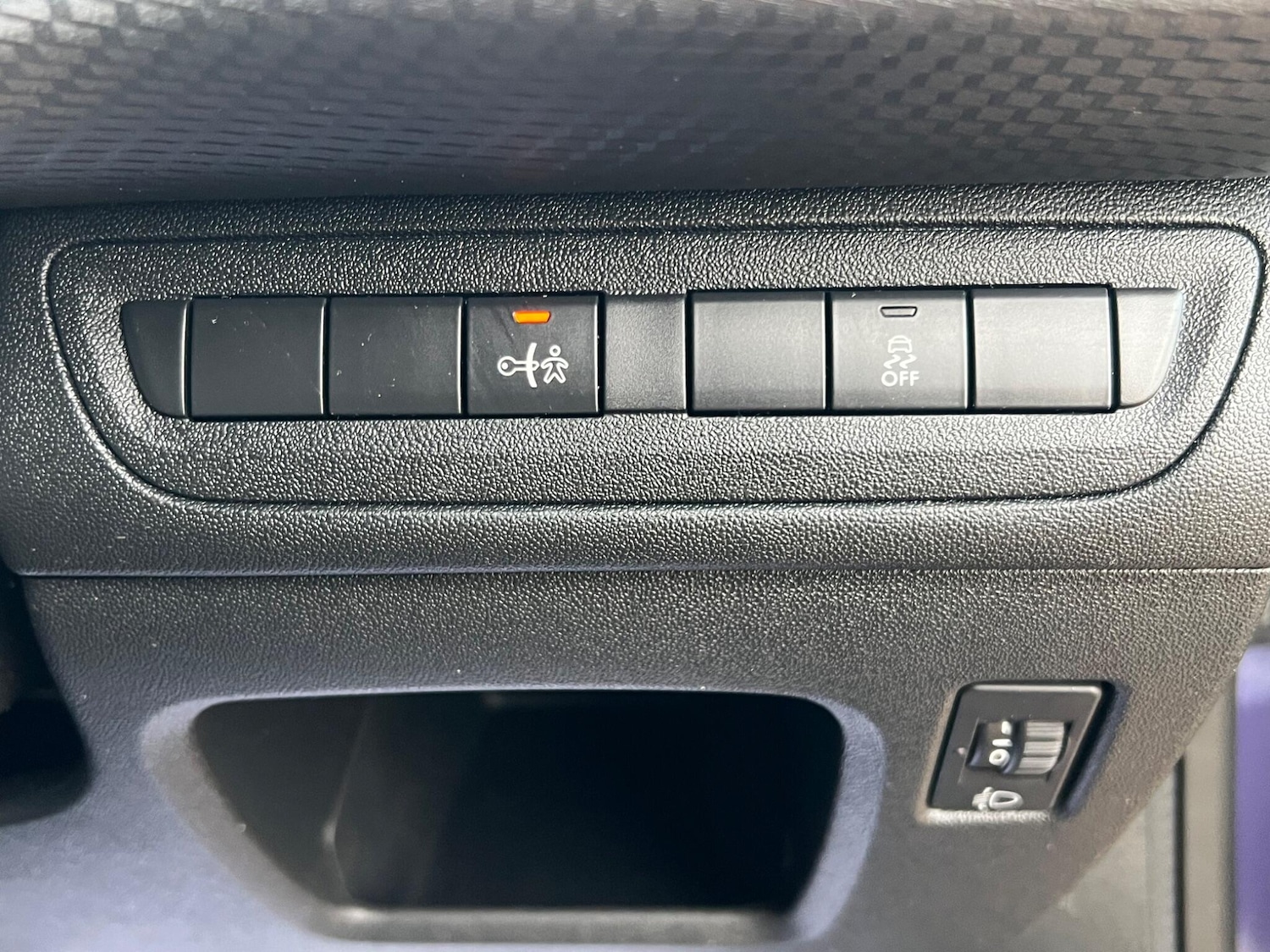 Used Peugeot 208 2017 for sale - 77191166: Photo 37