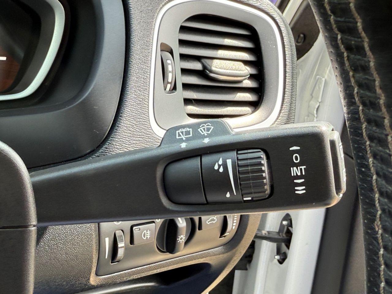Used Volvo V40 2015 for sale - 76099377: Photo 24
