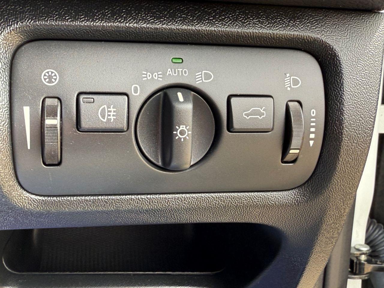 Used Volvo V40 2015 for sale - 76099377: Photo 25
