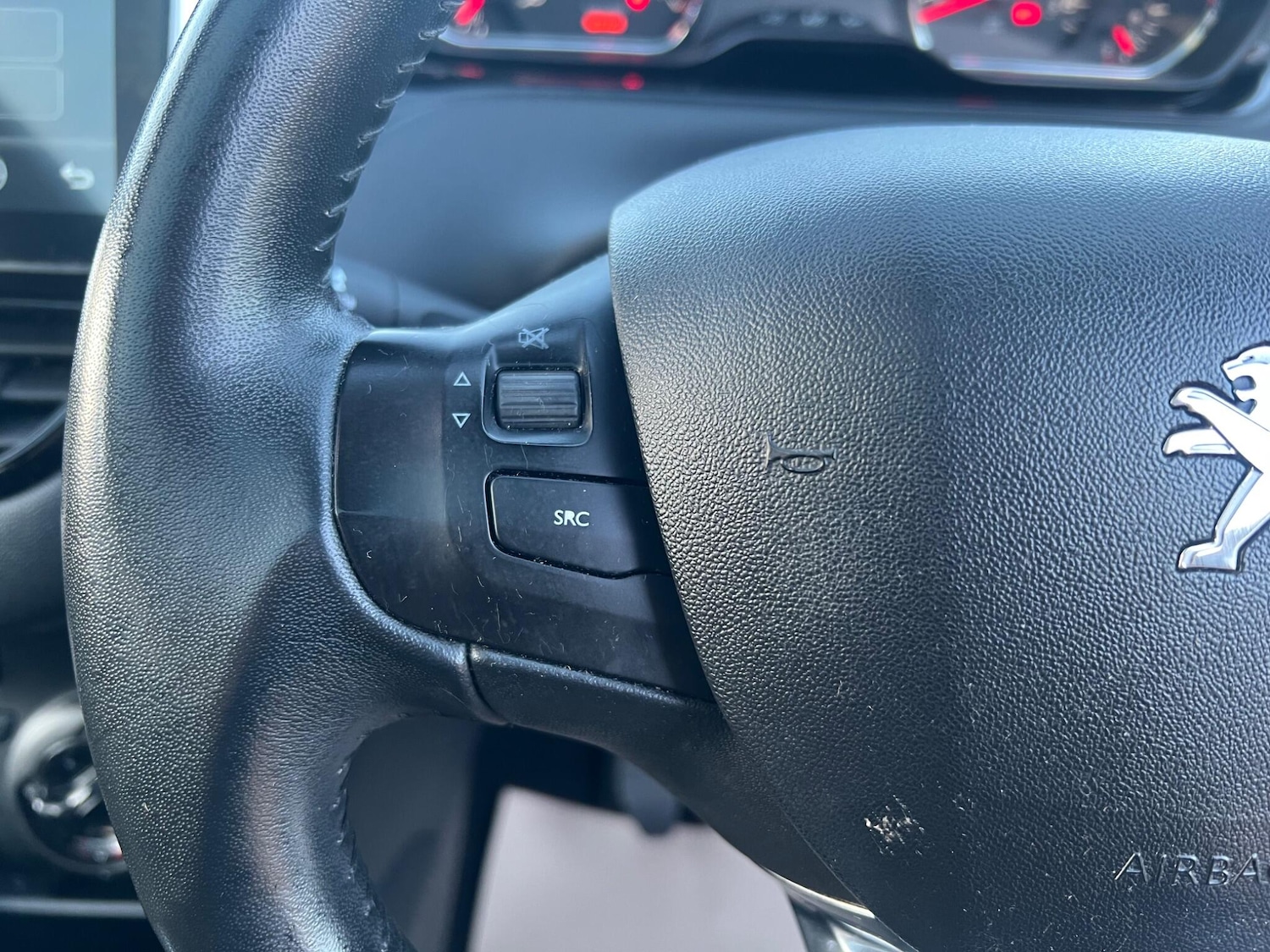 Used Peugeot 208 2015 for sale - 77030000: Photo 26