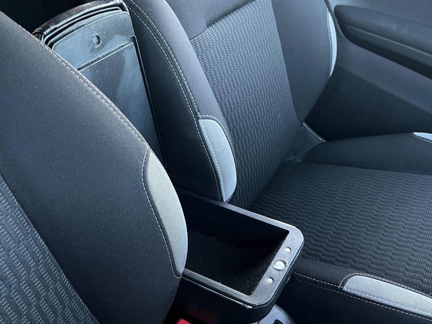 Used Peugeot 208 2015 for sale - 77030000: Photo 42