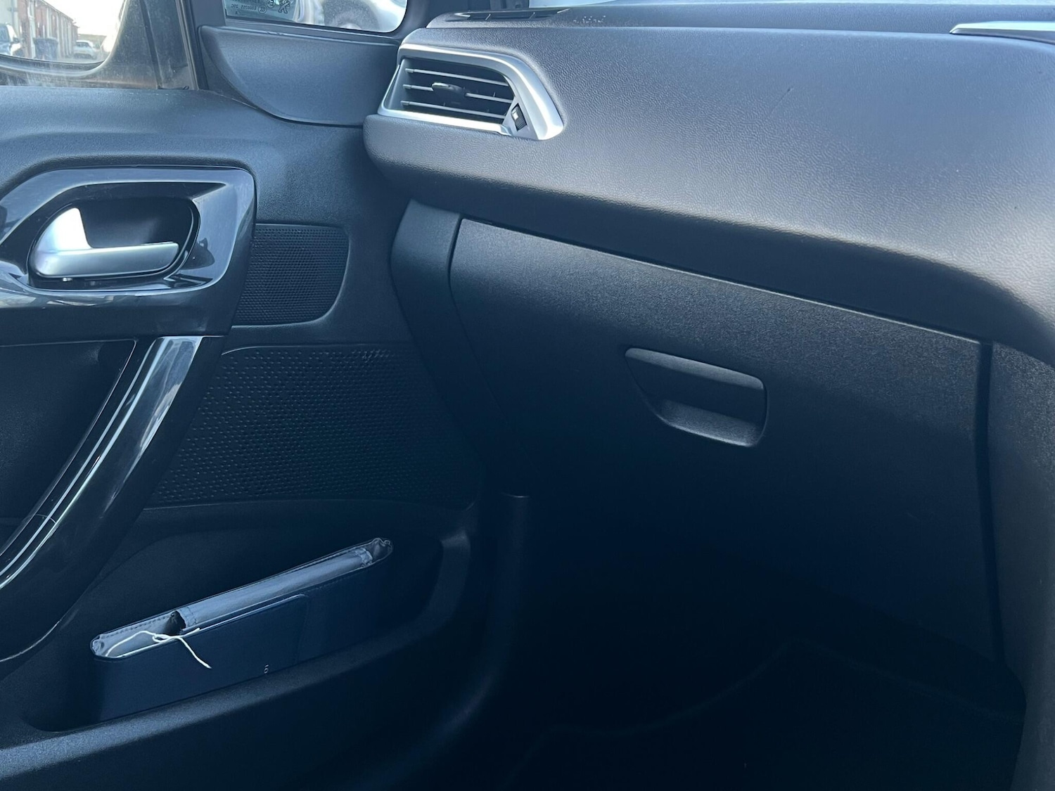 Used Peugeot 208 2015 for sale - 77030000: Photo 43