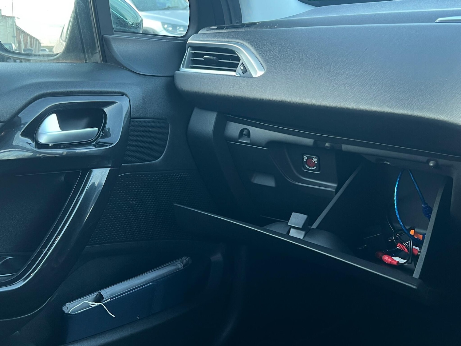 Used Peugeot 208 2015 for sale - 77030000: Photo 44