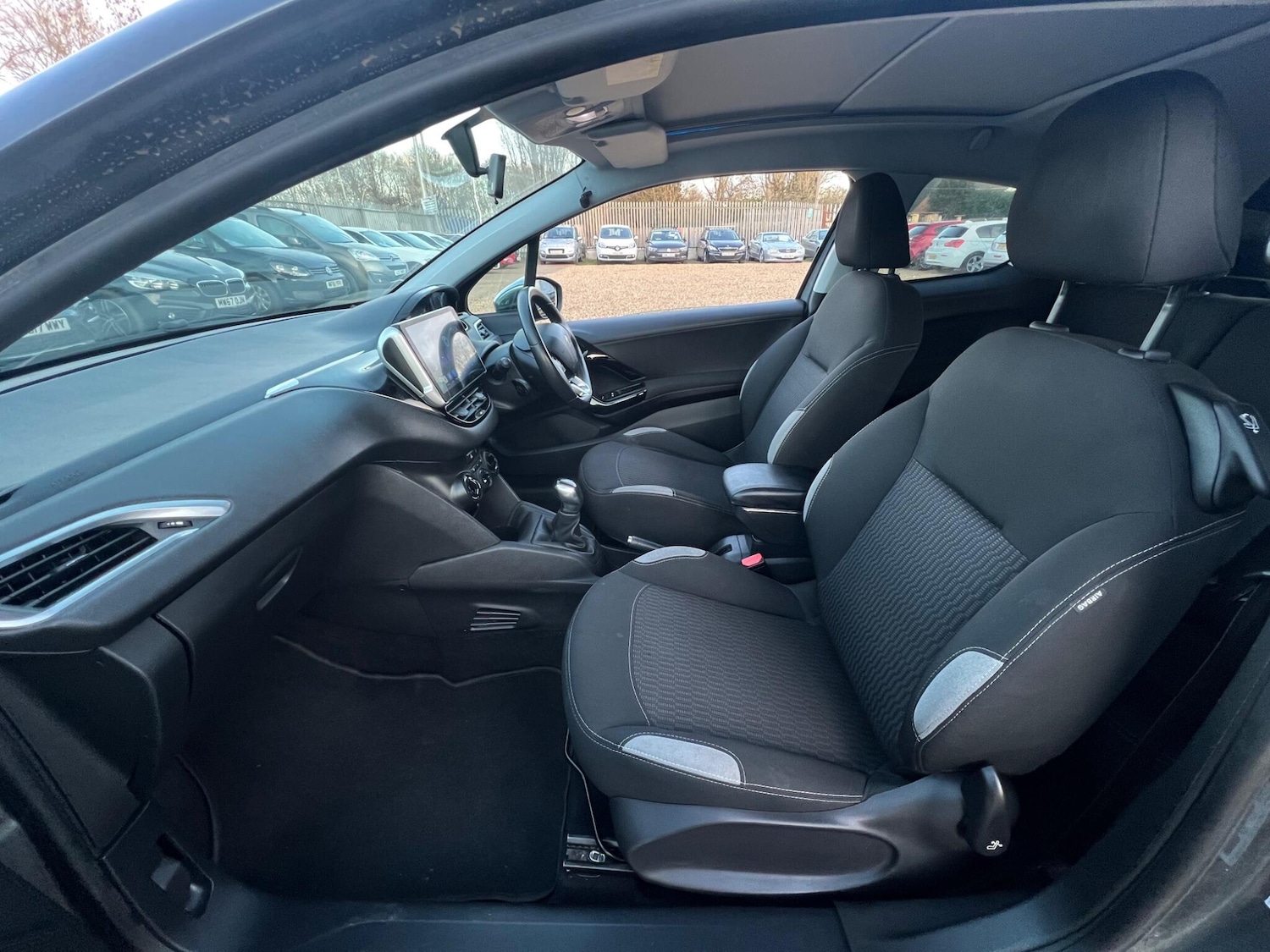 Used Peugeot 208 2015 for sale - 77030000: Photo 45