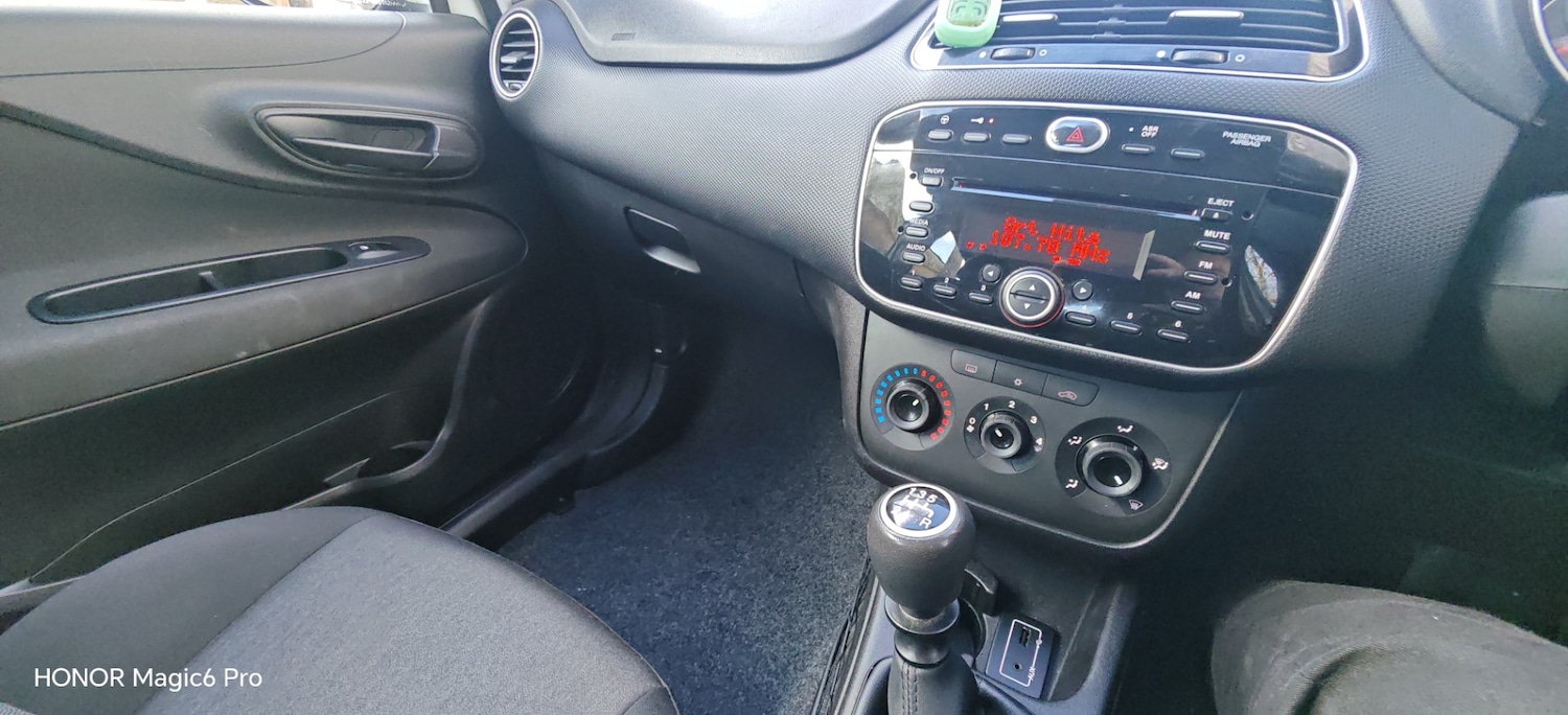 Used Fiat Punto 2015 for sale - 77736157: Photo 11