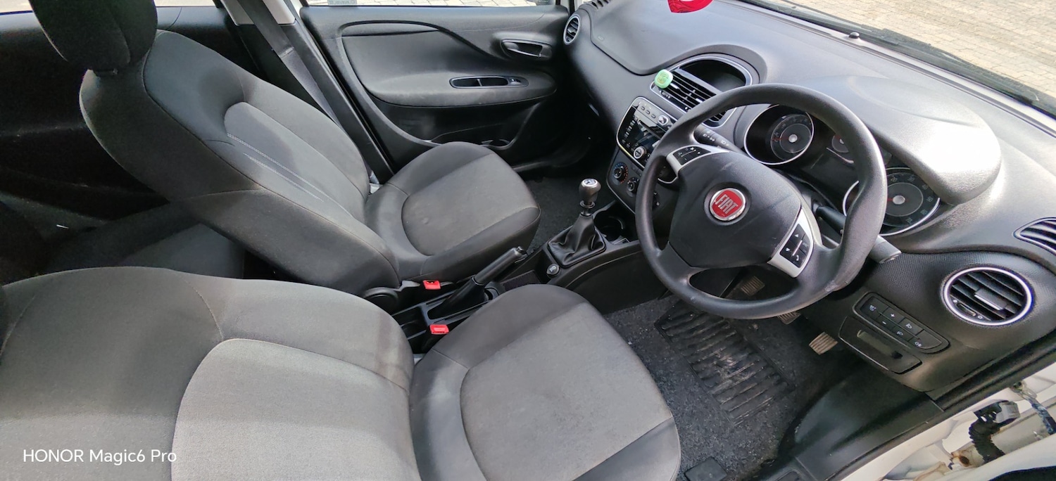 Used Fiat Punto 2015 for sale - 77736157: Photo 14