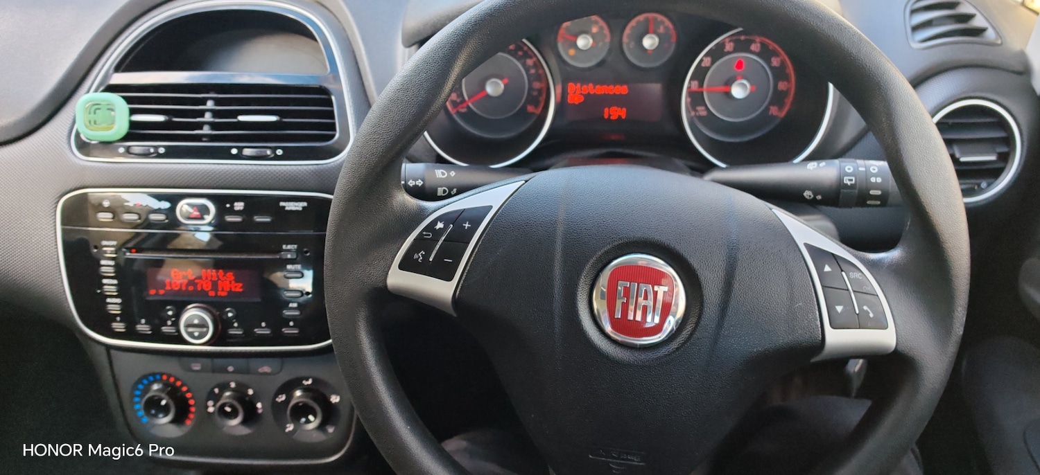 Used Fiat Punto 2015 for sale - 77736157: Photo 16