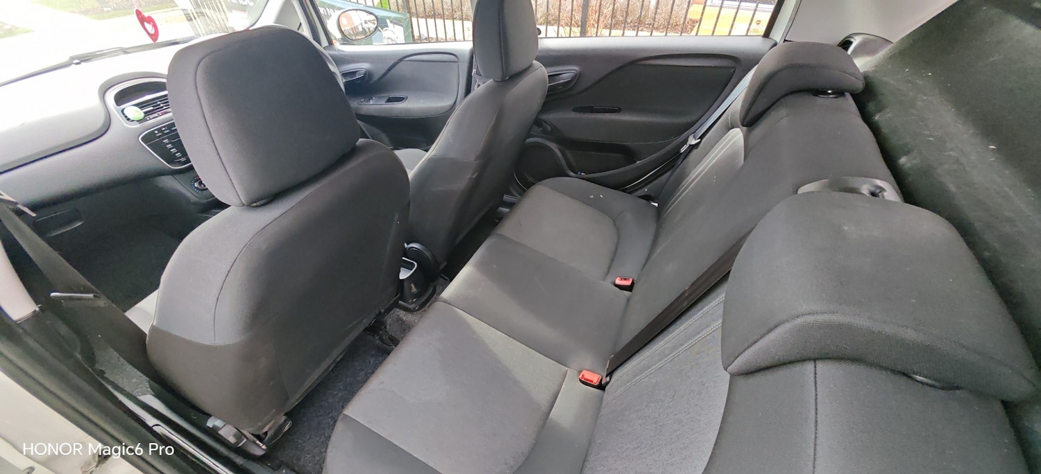 Used Fiat Punto 2015 for sale - 77736157: Photo 23