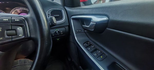 Used Volvo S60 2012 for sale - 75677211: Photo 11