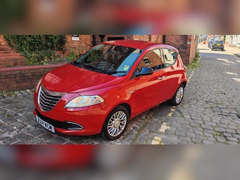 Used Chrysler Ypsilon 2014 for sale - 79543872: Photo