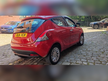 Used Chrysler Ypsilon 2014 for sale - 79543872: Photo