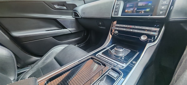 Used Jaguar XE 2017 for sale - 75368399: Photo 14
