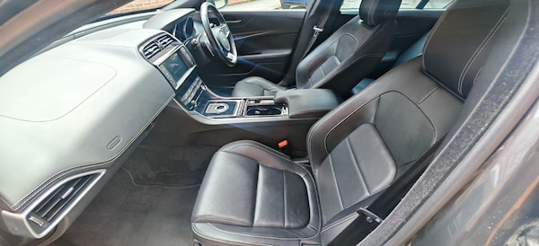 Used Jaguar XE 2017 for sale - 75368399: Photo 23