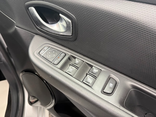 Used Renault Clio 2019 for sale - 76234183: Photo 11