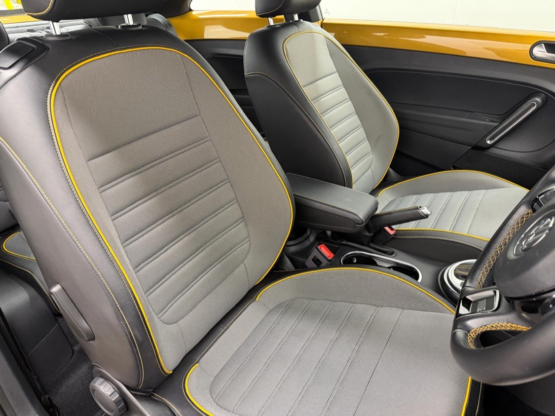 Used Volkswagen Beetle 2018 for sale - 77975925: Photo 11