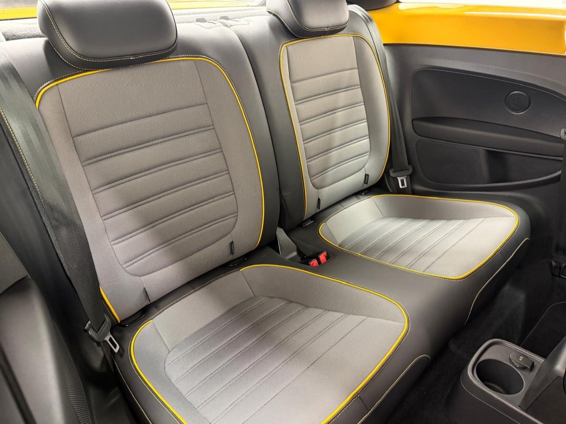 Used Volkswagen Beetle 2018 for sale - 77975925: Photo 21