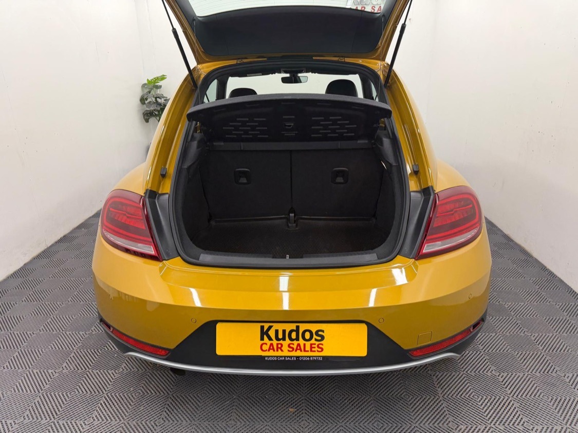 Used Volkswagen Beetle 2018 for sale - 77975925: Photo 7