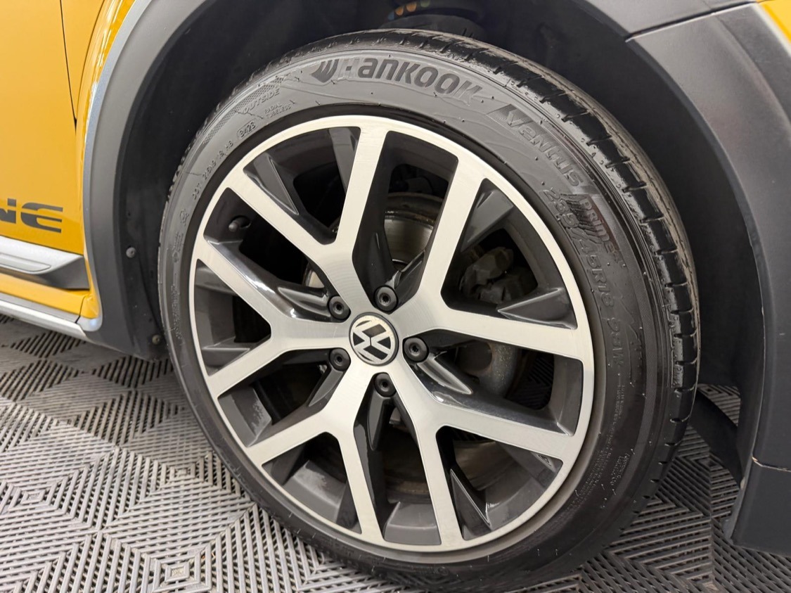 Used Volkswagen Beetle 2018 for sale - 77975925: Photo 9