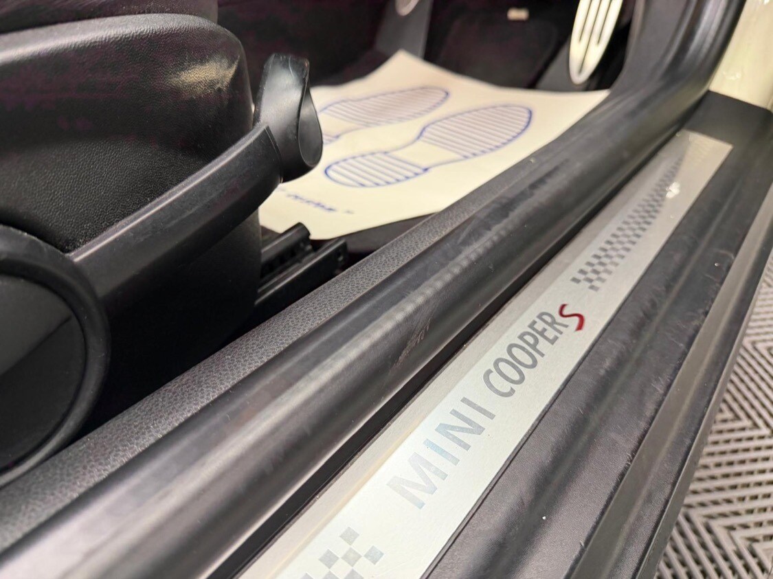 Used MINI Convertible 2010 for sale - 77954309: Photo 12