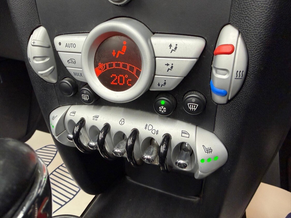 Used MINI Convertible 2010 for sale - 77954309: Photo 17