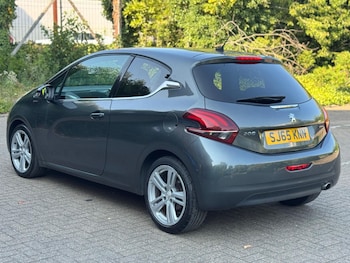 Used Peugeot 208 2015 for sale - 79364082: Photo