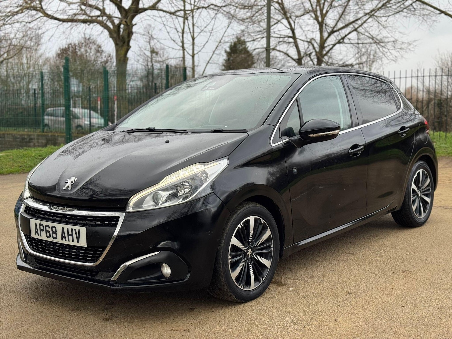 Used Peugeot 208 for sale - 78092377: Photo 2