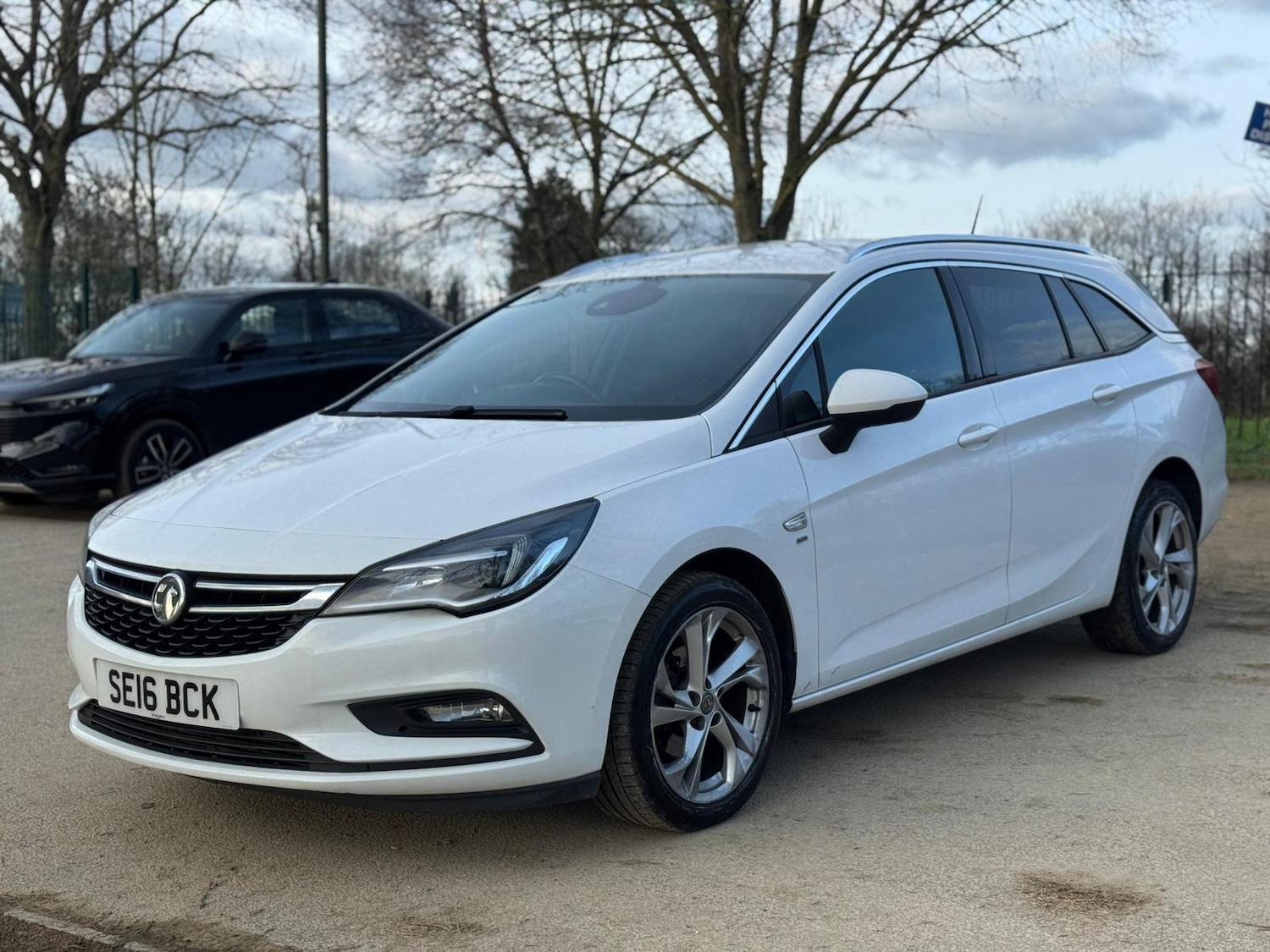 Used Vauxhall Astra for sale - 78092379: Photo 2