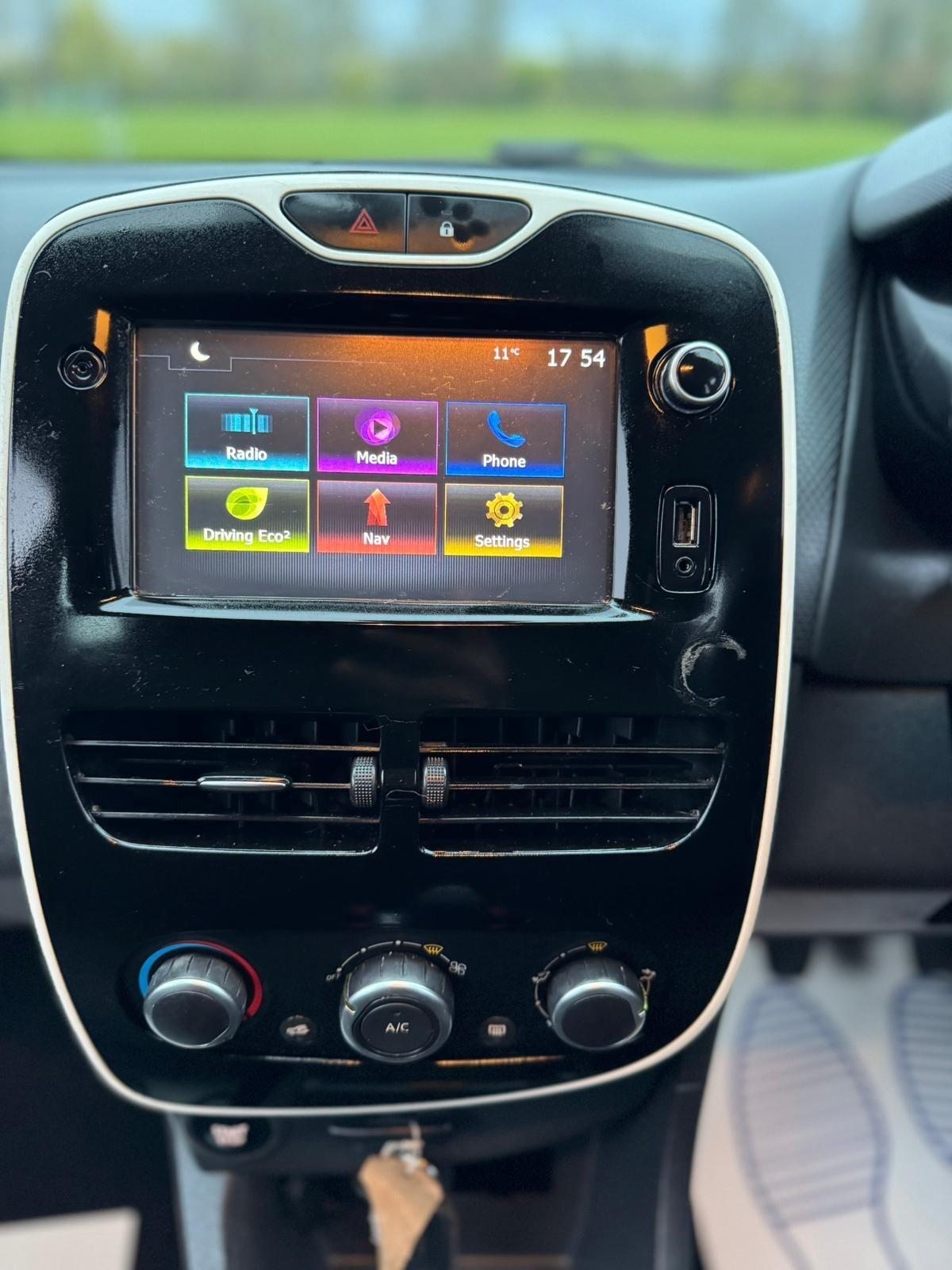 Used Renault Clio for sale - 78092291: Photo 32