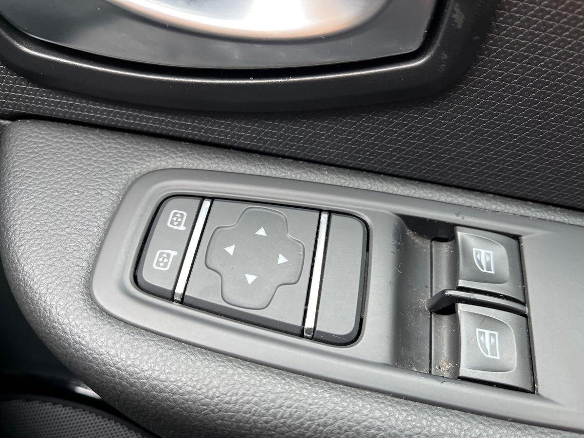 Used Renault Clio 2018 for sale - 77884672: Photo 18