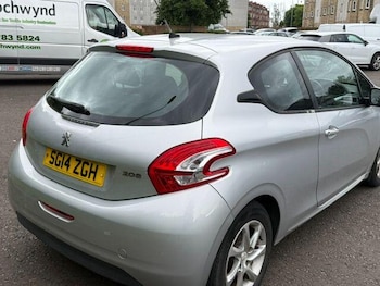 Used Peugeot 208 2014 for sale - 79034566: Photo
