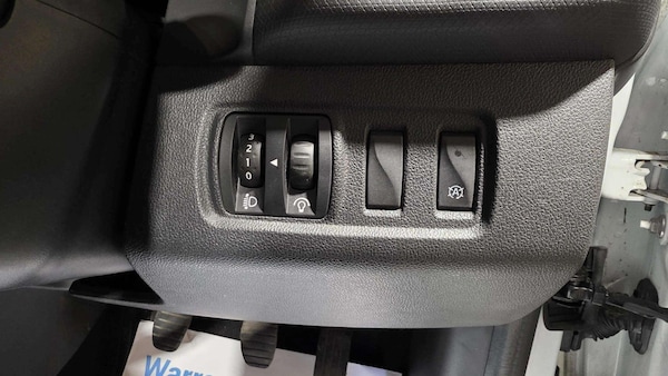 Used Renault Clio 2018 for sale - 76042299: Photo 15