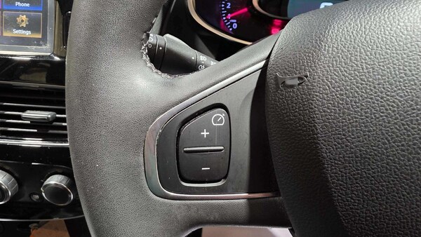 Used Renault Clio 2018 for sale - 76042299: Photo 17