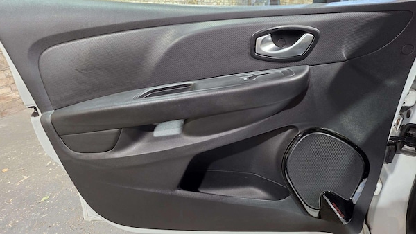 Used Renault Clio 2018 for sale - 76042299: Photo 23